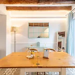 32 1 Apartment